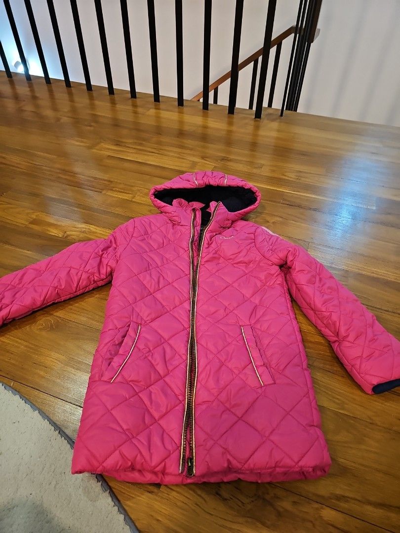 Winter Jacket (Category: Babies & Kids Fashion) located in Singapore. Submitted by charsiewrice44 (Listing ID 1260066520, Image 1). Description: worn once as covid and kids outgrew it u can wear 1 year and sell off and still make money superb condition.