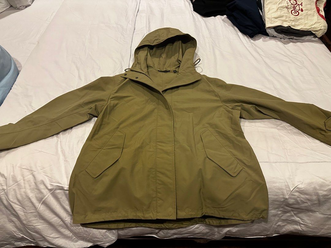 Rain sales resistant windbreaker