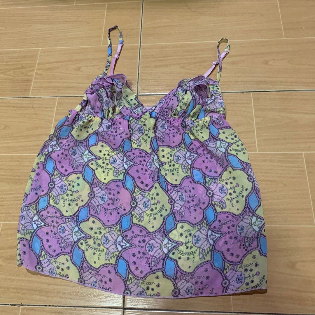 y2k cami top (Category: Others Tops) located in Manila. Submitted by declutterwju (Listing ID 1260067221, Image 2). Description: y2k cami top.