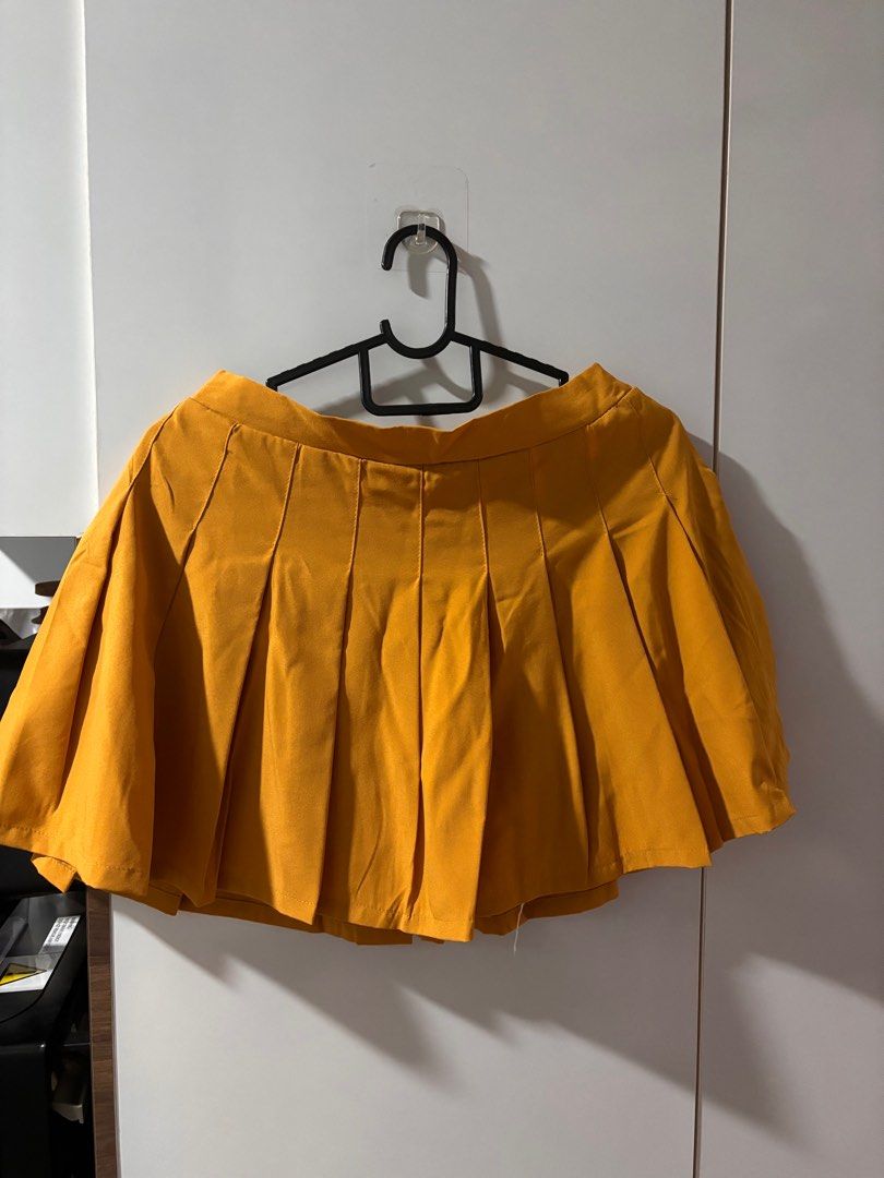 Outfits with mustard skirt discount