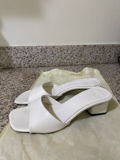 (Category: ) located in . Submitted by eri.closet (Listing ID 1259992006, Image 1). Description: .