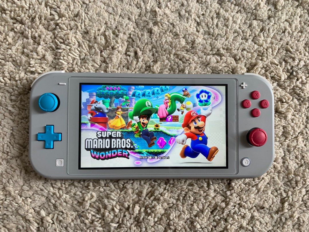 Does nintendo switch lite come with games installed hotsell