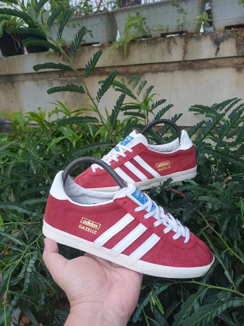 Adidas gazelle hotsell og red leather