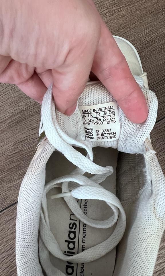 White adidas shop size 5