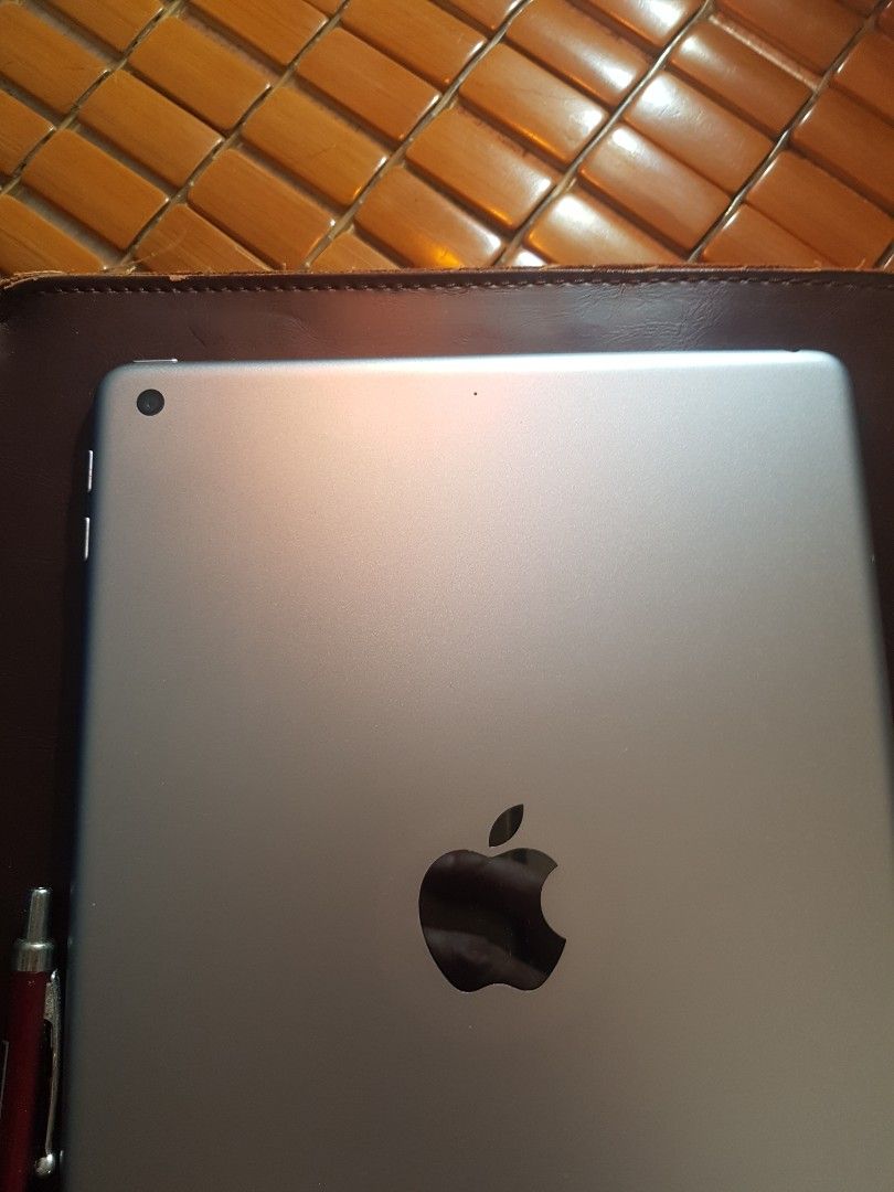 Apple iPad 6th Gen 32gb Wifi Space-Gray Smooth (Category: iPad) located in Cavite. Submitted by jmy826 (Listing ID 1260134571, Image 3). Description: Ibinebenta po ito :) iPad 6th gen 32gb makinis Need funds po. Pristine condition. Excellent multitasker. Battery in marathon condition. Php7,700.0 😘 Bilhan na lang po ninyo ito ng apple pen para maoptimize ang functionality esp for note apps, art sketching/designing, and etc. Location Imus City.