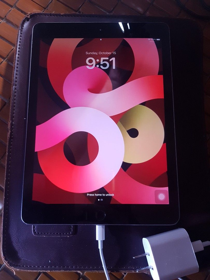 Apple iPad 6th Gen 32gb Wifi Space-Gray Smooth (Category: iPad) located in Cavite. Submitted by jmy826 (Listing ID 1260134571, Image 2). Description: Ibinebenta po ito :) iPad 6th gen 32gb makinis Need funds po. Pristine condition. Excellent multitasker. Battery in marathon condition. Php7,700.0 😘 Bilhan na lang po ninyo ito ng apple pen para maoptimize ang functionality esp for note apps, art sketching/designing, and etc. Location Imus City.