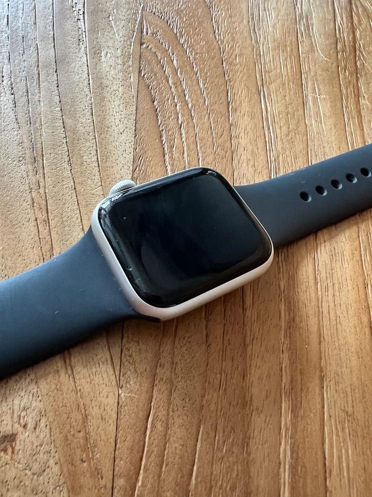 Apple watch series best sale 6 silver aluminum 40mm