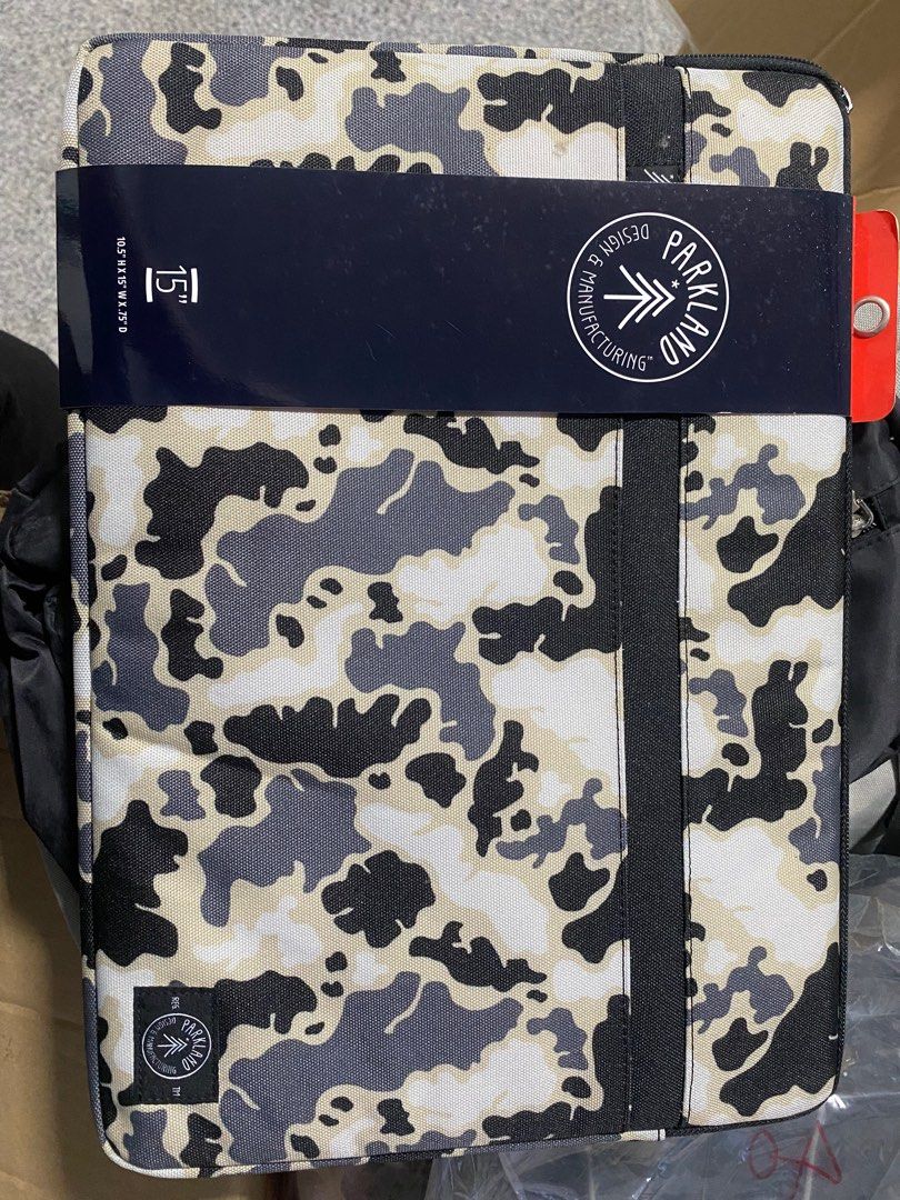 Backpack (Category: Backpacks) located in Singapore. Submitted by lzhlee (Listing ID 1260284537, Image 9). Description: Brand new but stored never used Few defects pls refer to the pictures Selling at $10 each Laptop bag $5 .