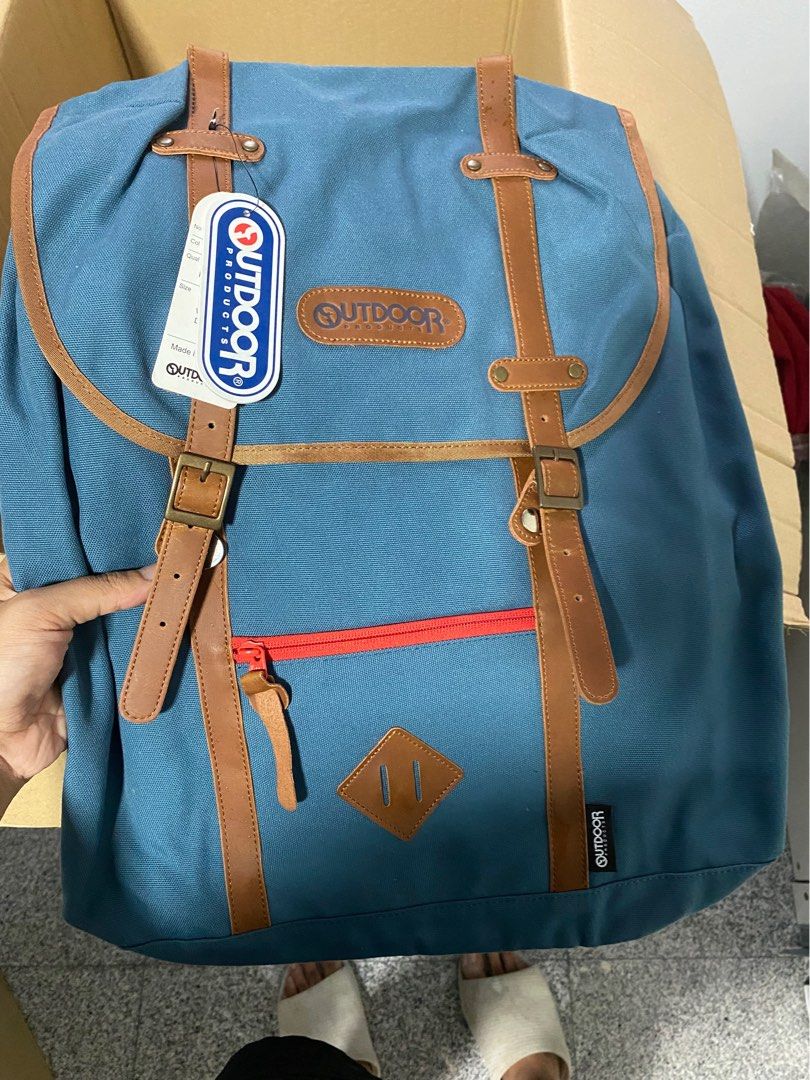 Backpack (Category: Backpacks) located in Singapore. Submitted by lzhlee (Listing ID 1260284537, Image 6). Description: Brand new but stored never used Few defects pls refer to the pictures Selling at $10 each Laptop bag $5 .