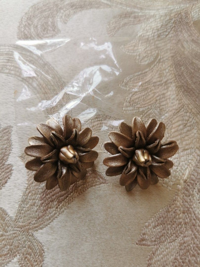 Beautiful gold real leather Earrings big flowers Hobbies Toys