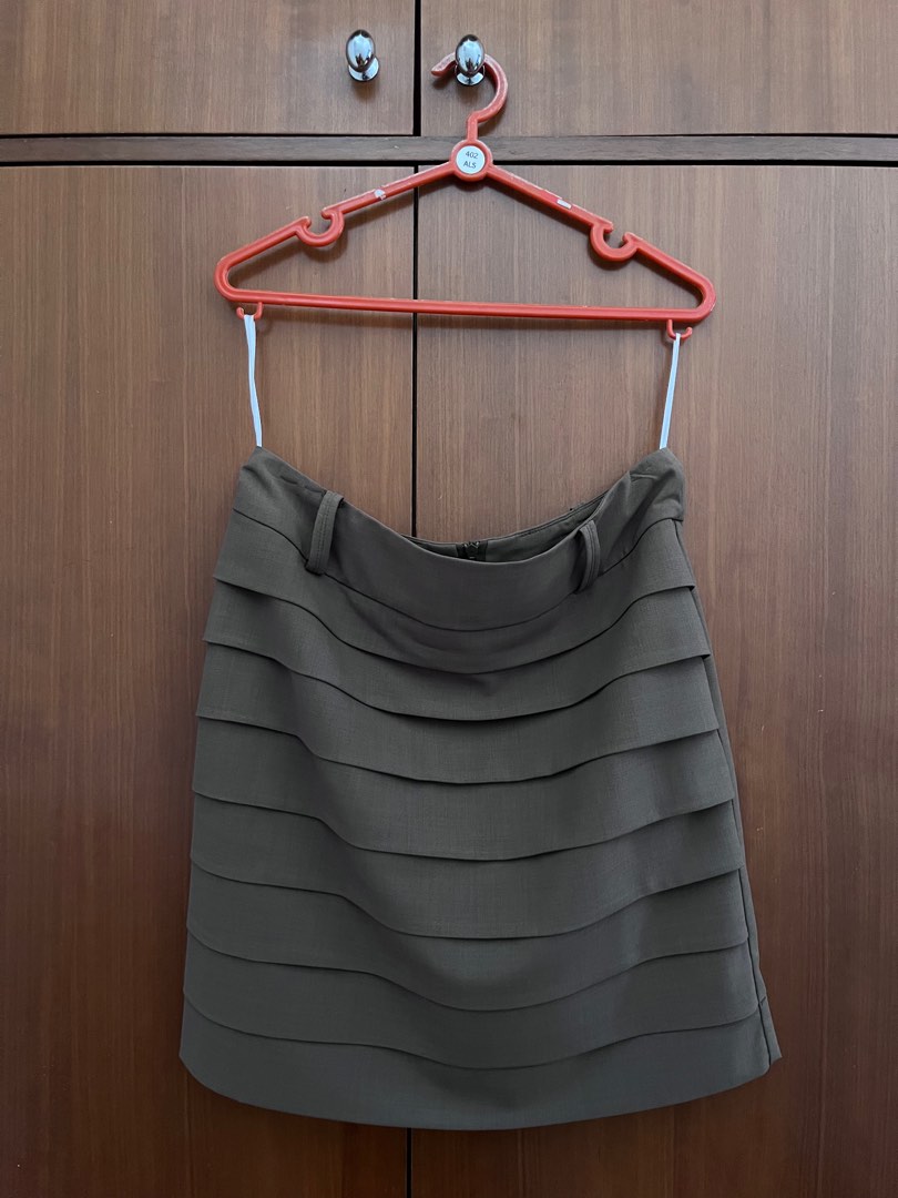 Bega Tiered Pencil Skirt with Belt Loops, Women's Fashion, Bottoms