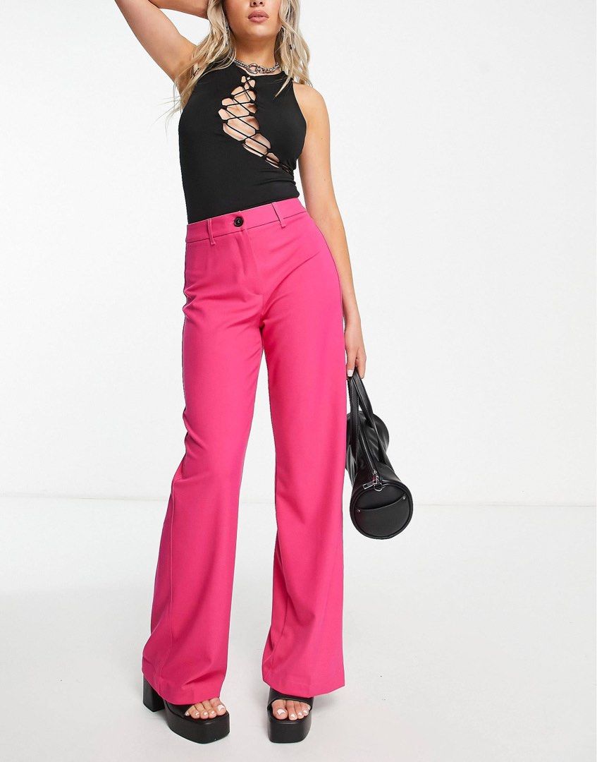 Bershka Wide Tailored Trouser / Pants (Category: Other Bottoms) located in Dagupan City. Submitted by bibleeeeee (Listing ID 1260176653, Image 1). Description: NEGOTIABLE USED TWICE 23 INCHES ORIGINAL PRICE: 2295 SEND A DM FOR WHEN WORN.