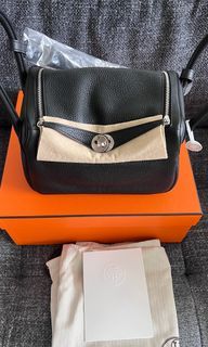 Hermès: A Nata And Lime Swift Leather Lindy 26 2021 (includes Dust