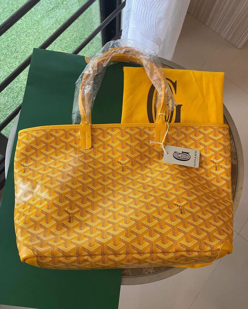 Does anyone own a goyard tote (st Louis or the artois)? Thoughts? I think  the Artois is so nice with the zipclosure : r/handbags