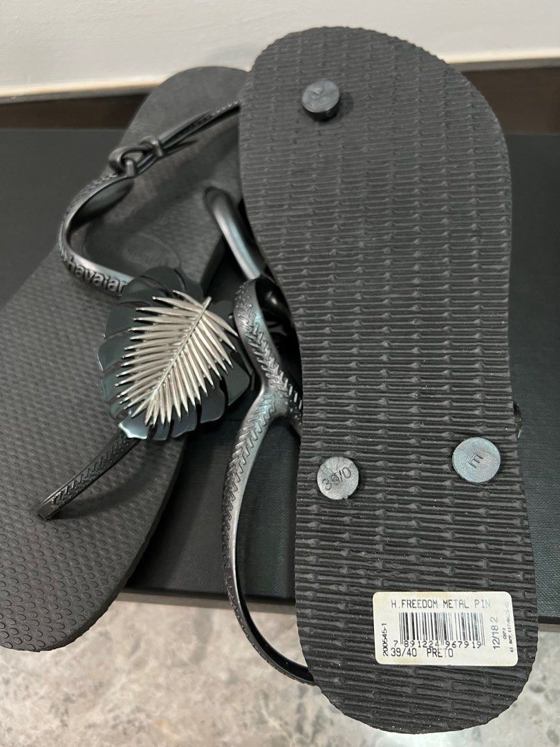 BRAND NEW Havaianas Women s Fashion Footwear Sandals on Carousell
