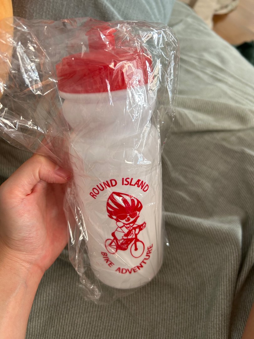 Brand new sports squirt bottle, Furniture & Home Living, Kitchenware