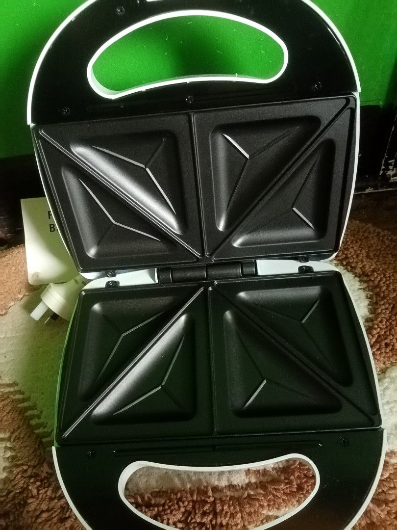 Brilliant Basics Sandwich Maker, Furniture & Home Living, Kitchenware