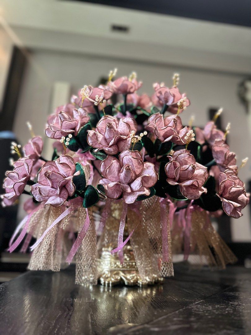 Bunga Telur (Category: Flowers & Bouquets) located in Singapore. Submitted by bunga.farah.collections (Listing ID 1260257535, Image 3). Description: $350 - 50pcs (FULL) ($7 each) Gold or Silver stand included $200 - 25pcs ($8 each) Gold or Silver stand included 📌 MIN ORDER 25PCS 📌 FREE DELIVERY Menerima tempahan bunga pahar. 100% Handmade by me. Boleh choose warna n jenis kain (songket, lace, batik) pilihan sendiri. #bungapahar #bungatelur #ber