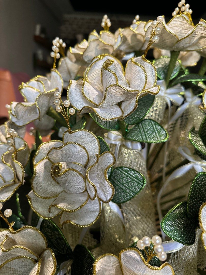 Bunga Telur (Category: Flowers & Bouquets) located in Singapore. Submitted by bunga.farah.collections (Listing ID 1260257535, Image 6). Description: $350 - 50pcs (FULL) ($7 each) Gold or Silver stand included $200 - 25pcs ($8 each) Gold or Silver stand included 📌 MIN ORDER 25PCS 📌 FREE DELIVERY Menerima tempahan bunga pahar. 100% Handmade by me. Boleh choose warna n jenis kain (songket, lace, batik) pilihan sendiri. #bungapahar #bungatelur #ber