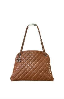Shop CHANEL 2022-23FW Mini BOY CHANEL Messenger Bag ( AS3315 B08353 94305)  by lufine