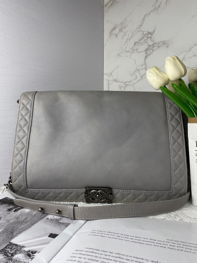 Chanel boy reverso discount