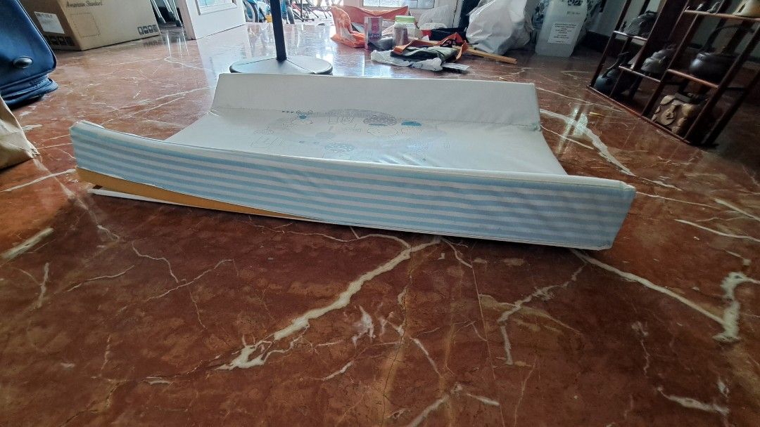 Changing base base (Category: Other Baby Bathing & Changing Needs) located in Singapore. Submitted by elsie63 (Listing ID 1260148155, Image 2). Description: Waterproof and easy to clean.