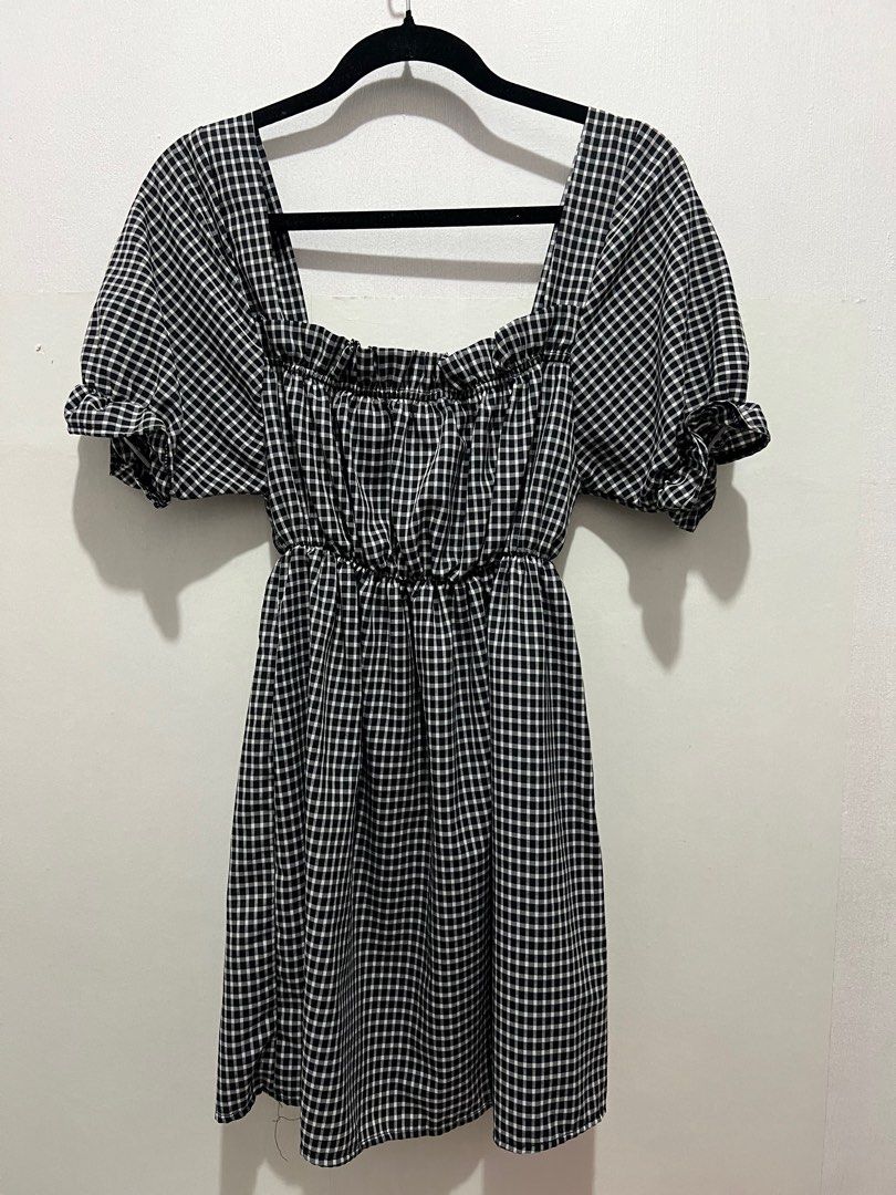 checkered dress (Category: Dresses) located in Pasig City. Submitted by _heysissy (Listing ID 1260192473, Image 1). Description: xs-large.