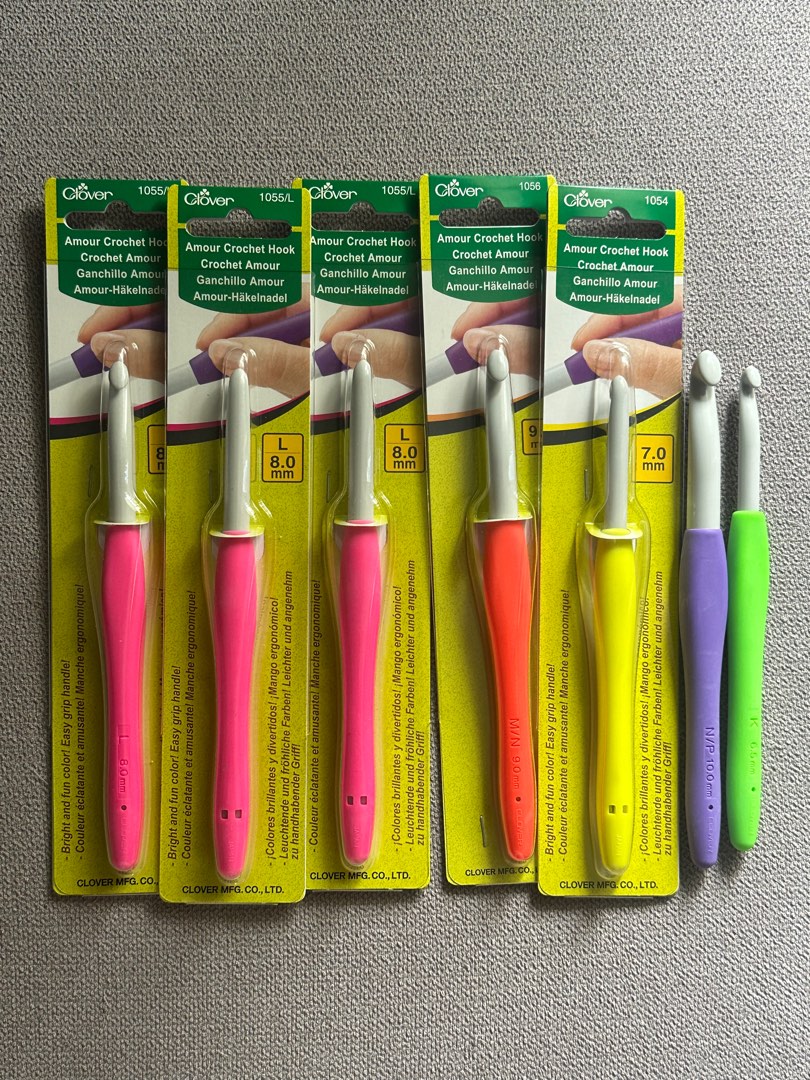 Clover Amour Crochet Hook Set - Brand New , Hobbies & Toys, Stationery &  Craft, Craft Supplies & Tools on Carousell