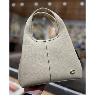 (Category: ) located in . Submitted by yhn_boutique (Listing ID 1260113880, Image 1). Description: .