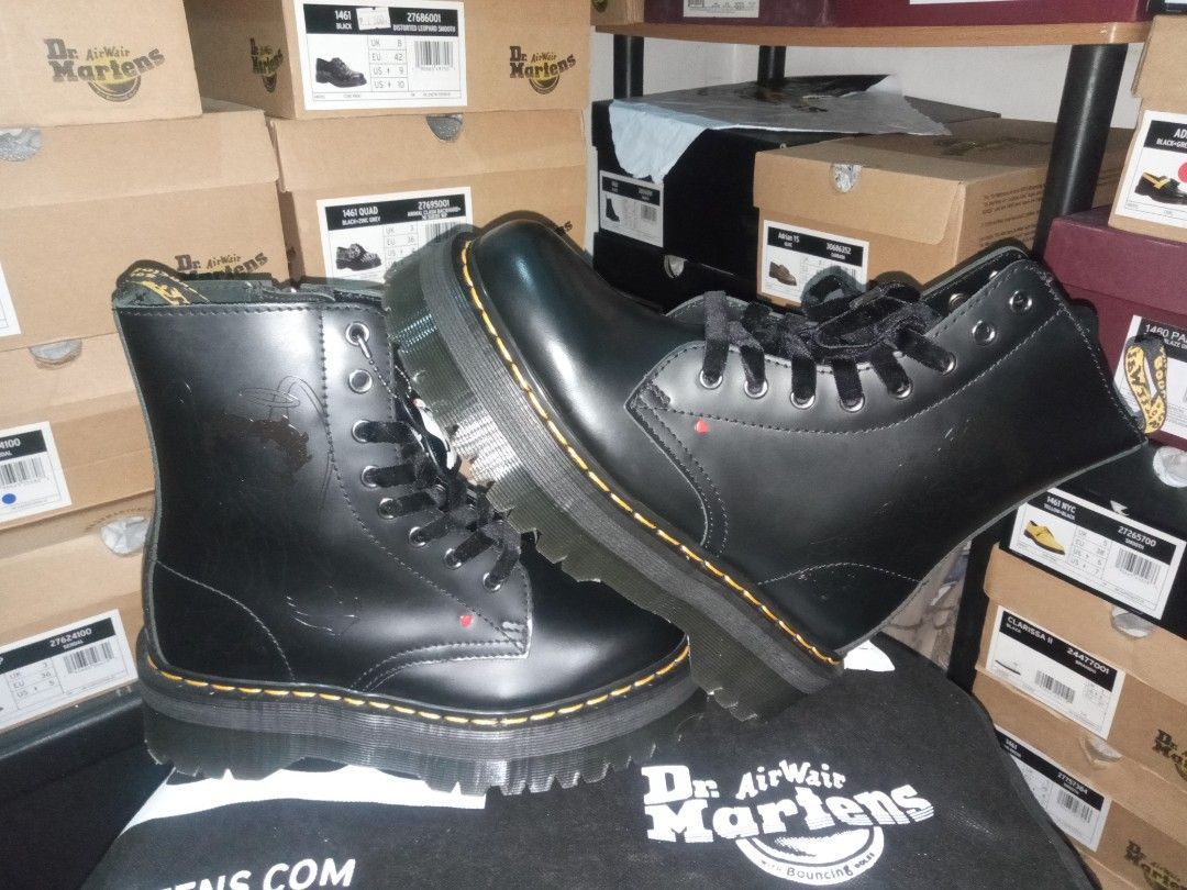 Dr Martens Women s Fashion Footwear Boots on Carousell