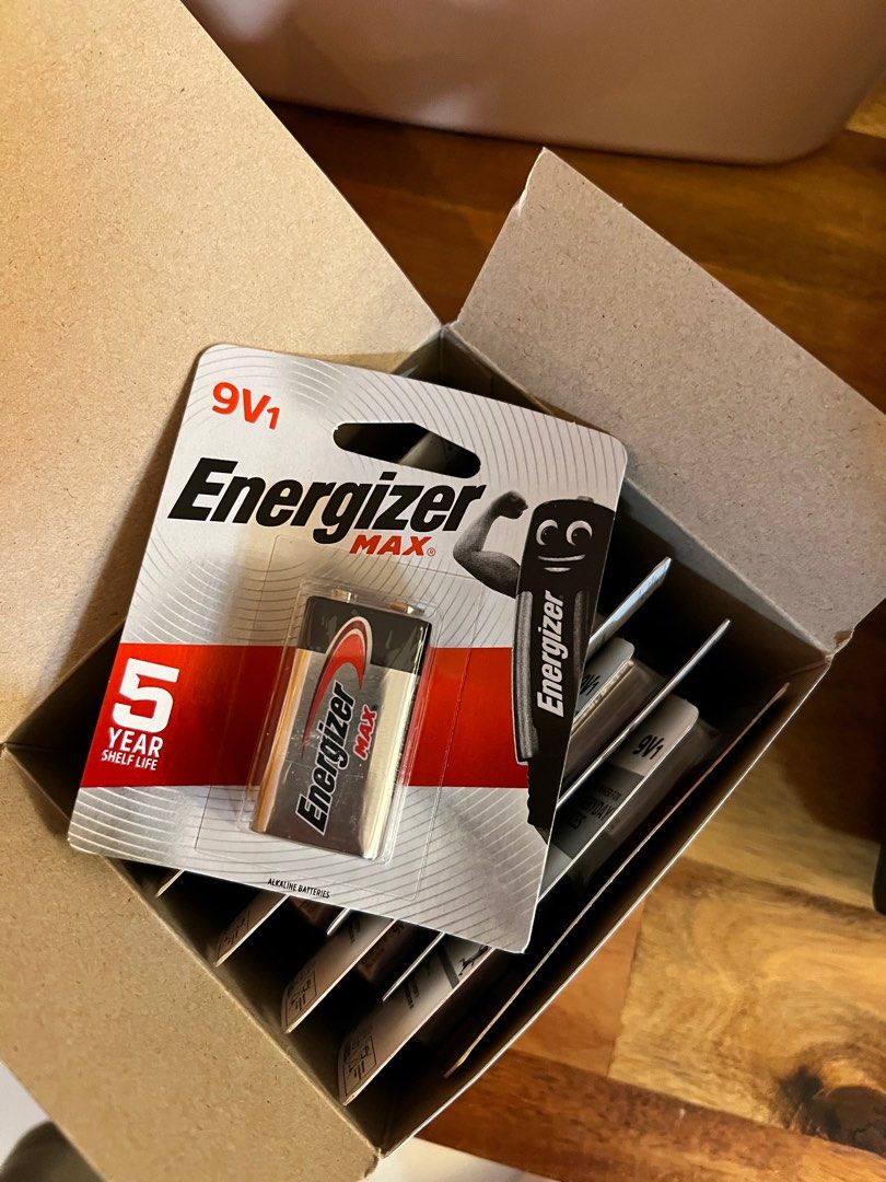 energizer 9v battery, Everything Else, Others on Carousell