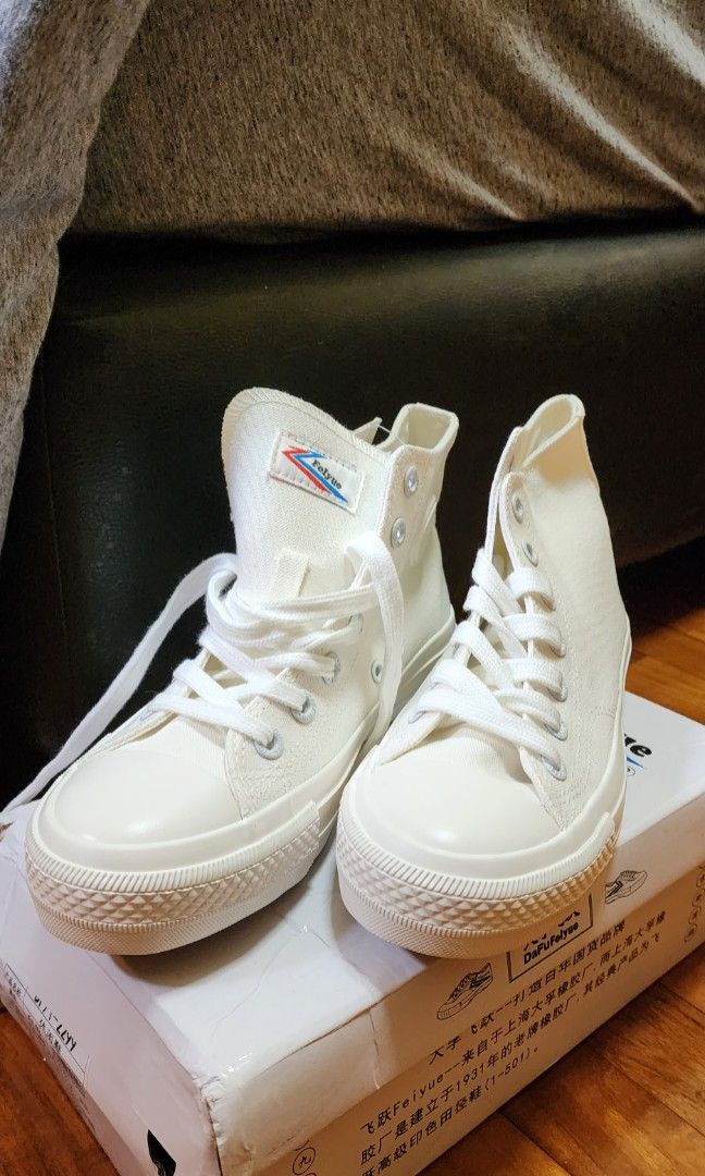 Hi top sale canvas sneakers
