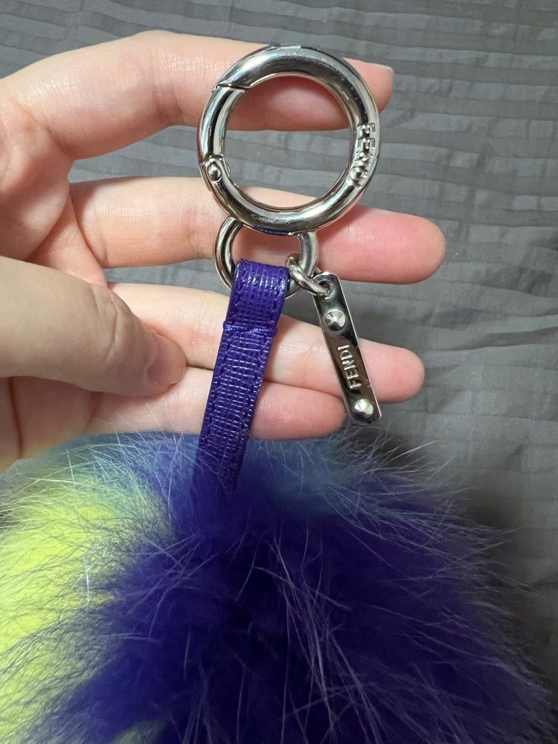 Fendi毛毛球掛飾Key Charm Fox Fur, 名牌, 飾物及配件- Carousell