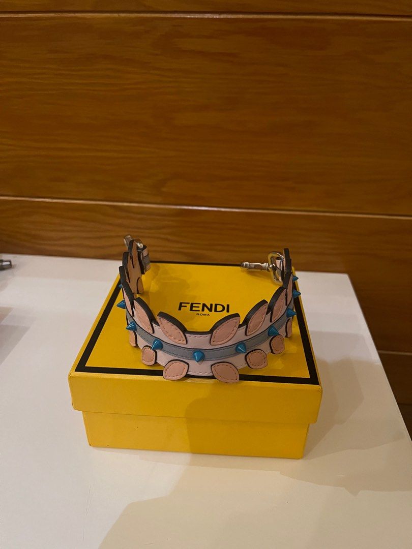 Fendi short 2025 strap