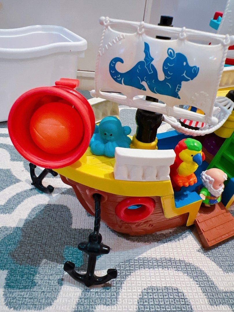 Fisher Price Little People Pirate Ship Ark with 3 man figure and 2