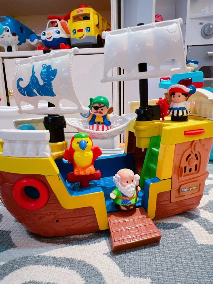 Fisher Price Little People Pirate Ship Ark with 3 man figure and 2