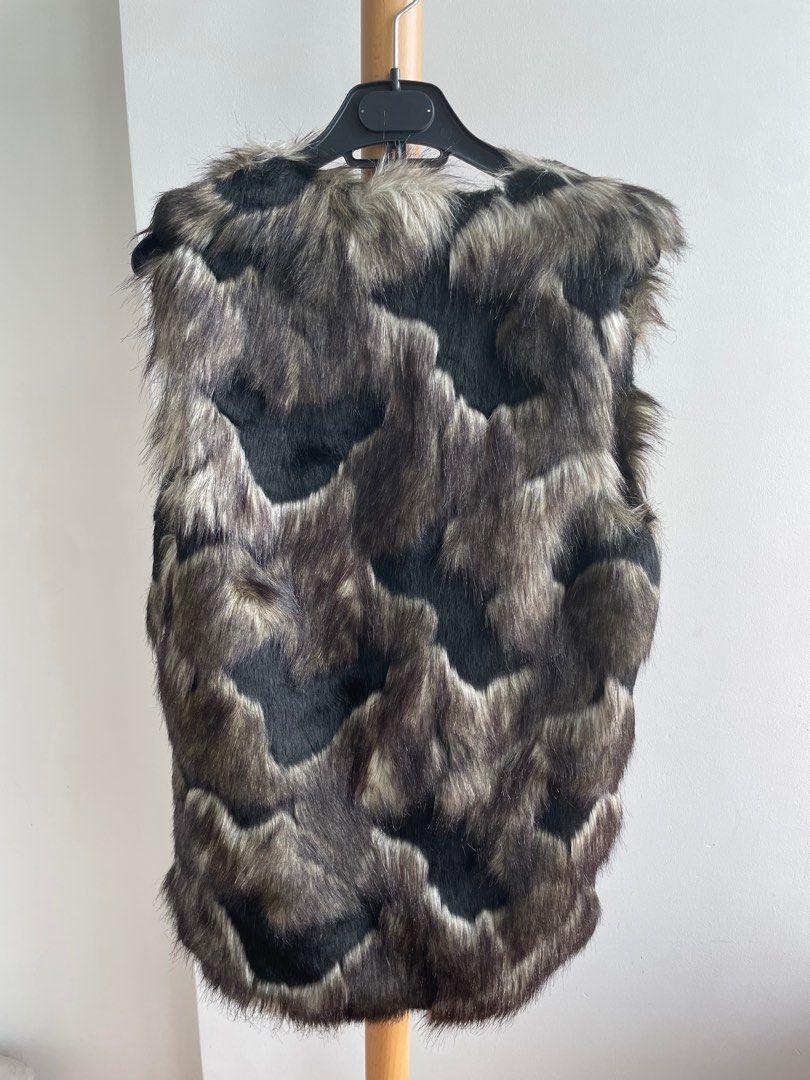 Forever 21 Fur Vest Women s Fashion Coats Jackets and Outerwear