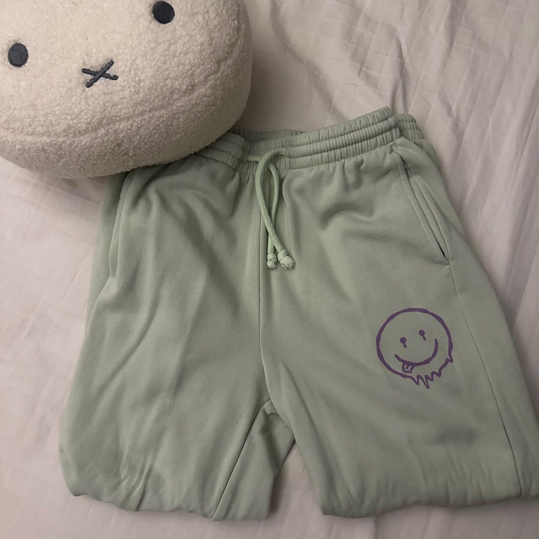 H&m hotsell green sweatpants