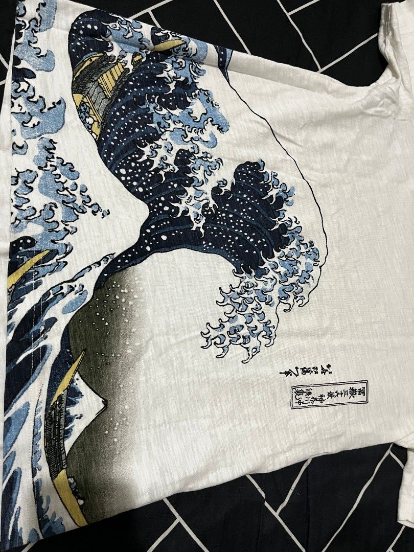 Hokusai Blue Kanagawa Wave Uniqlo UT, Men's Fashion, Tops & Sets