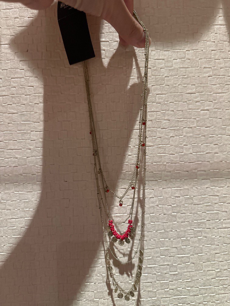 Hollister necklace shop