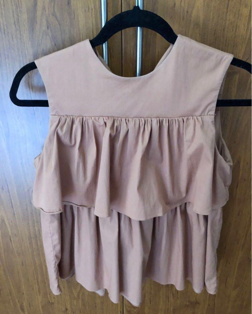 In Good Company Top (Category: Sleeveless) located in San Juan City. Submitted by alloriginalbrands (Listing ID 1260285133, Image 1). Description: 3 items 1000.