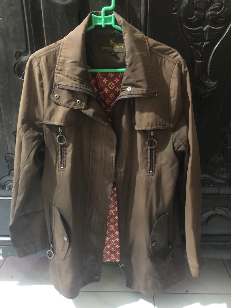 Jaket LV original, Fesyen Pria, Pakaian , Baju Luaran di Carousell