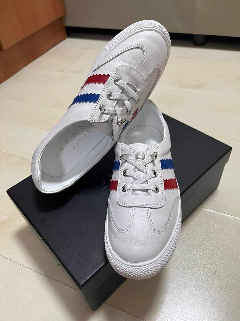 White lightweight sneakers online