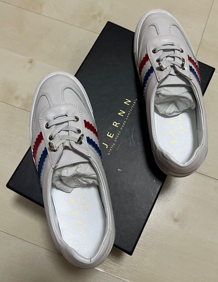 Jernn White Premium Sporty Lightweight Sneakers with colored strap