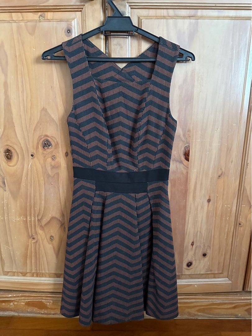 Karen millen black discount and white striped dress