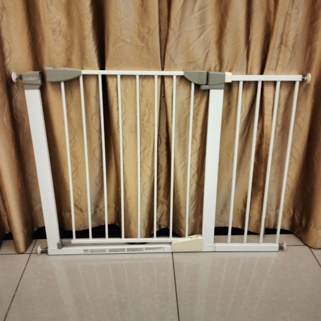 Lindam Stairway Safety Gate, Babies & Kids, Baby Nursery & Kids Furniture, Safety Gates, Locks