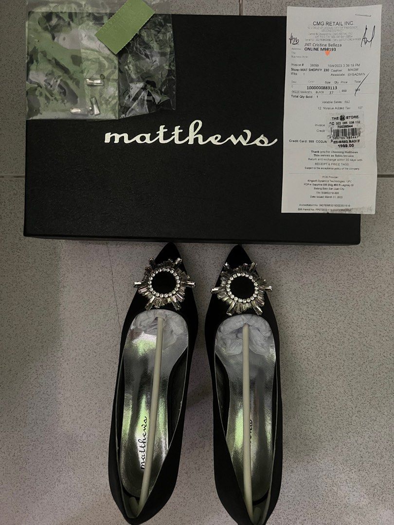 Lovely ladies pumps / heels (Category: Heels) located in Antipolo. Submitted by me.cute (Listing ID 1260169507, Image 1). Description: Matthews brand, size 7, 2.5 inch heels,synthetic leather material, pointy front with elegant synthetic gems buckle, with spare screw heels and gems, just bought 2 weeks ago but wrong size for me, just send message if interested.