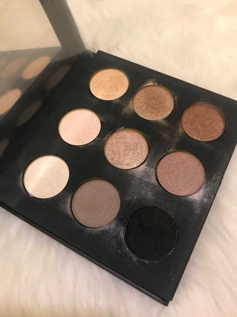 Make Up For Ever Artist Shadows 1 (Category: Makeup) located in Quezon City. Submitted by currency27 (Listing ID 1260286836, Image 2). Description: Bought for ₱2500 (seen on tag) Authentic Store bought Used 2-3 times Complete with box and instructions Issue: I don’t remember when I bought it hence selling low RFS: raising funds, not into collecting make up anymore Pick up/checking of item is allowed in Xavierville in Quezon City. No other meet up