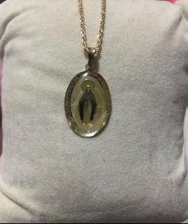 Mama Mary 18k gold necklace