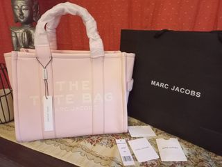 Original Marc Jacobs black leather riri zipper shoulder bag, Luxury, Bags &  Wallets on Carousell